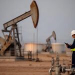El petróleo cae y el barril en EE.UU. rompe la barrera de los US$ 80